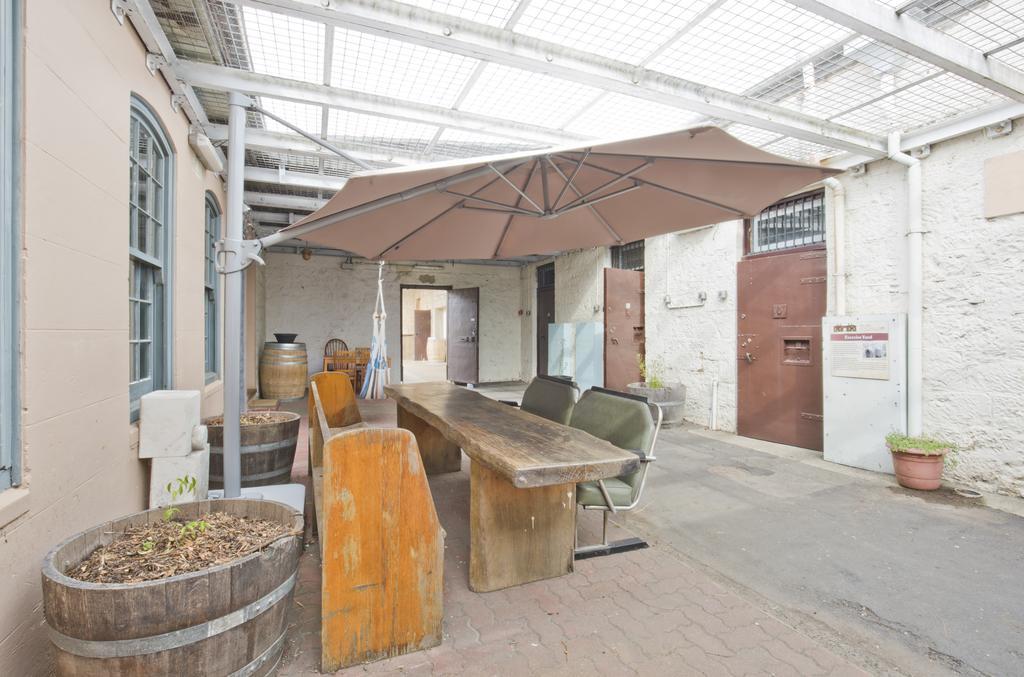 The Old Mount Gambier Gaol Hotel Exterior photo