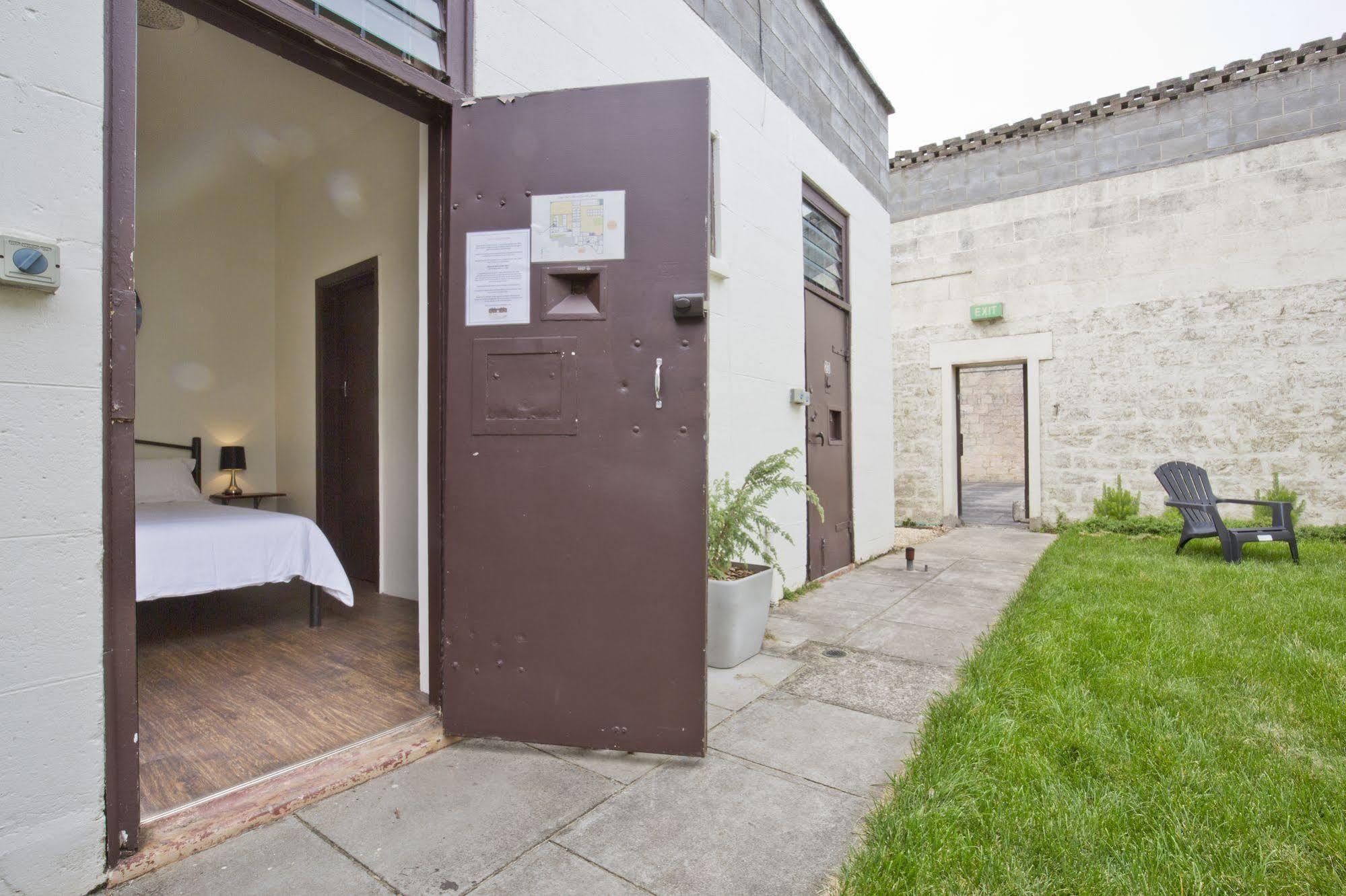 The Old Mount Gambier Gaol Hotel Exterior photo